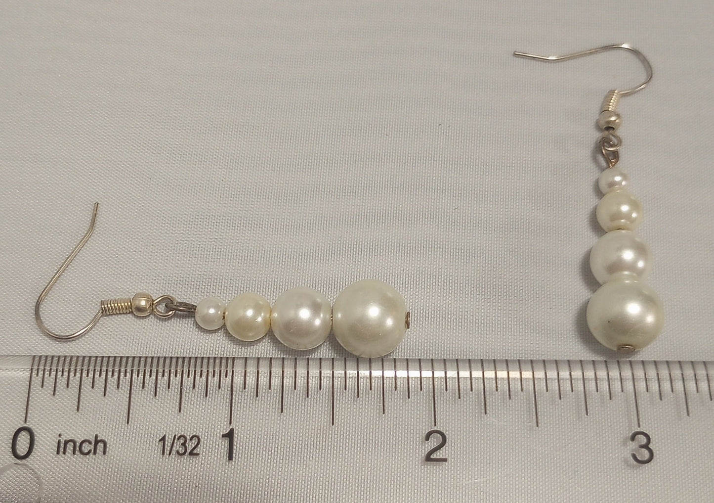 Boucles d'oreilles pendantes en perles sur crochets d'oreille hypoallergéniques Sheppard