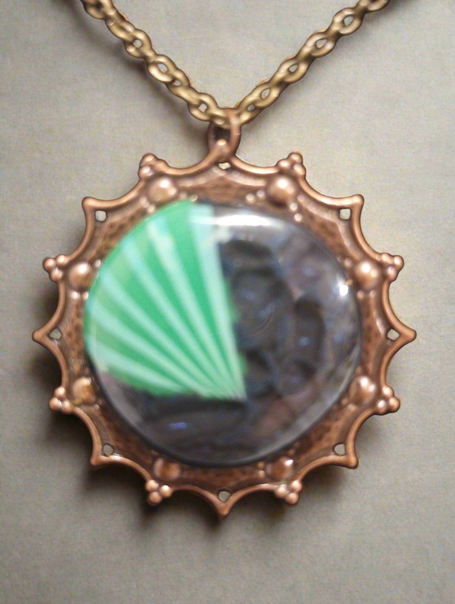 Pendentif craquelé bleu et violet avec rayons verts et oiseaux avec collier en acier inoxydable de 18 pouces 