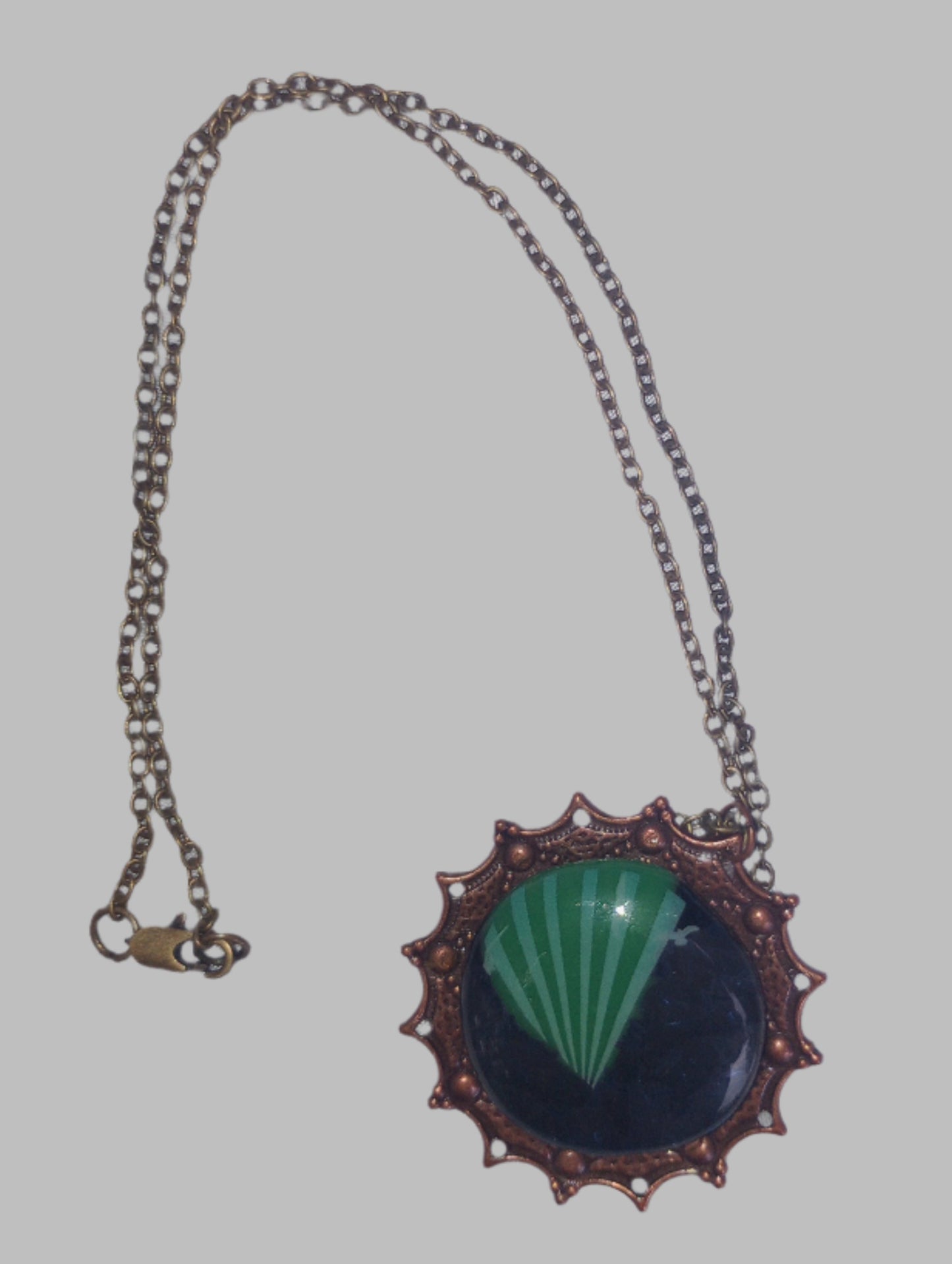 Pendentif craquelé bleu et violet avec rayons verts et oiseaux avec collier en acier inoxydable de 18 pouces 
