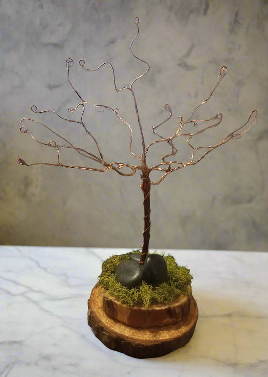 Árbol bonsái de cobre con puntas de ramas rizadas